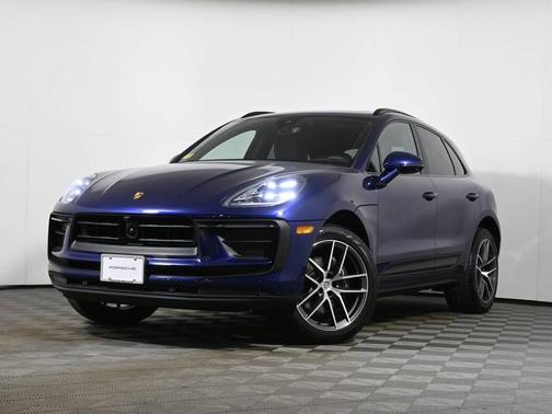 Gentian Blue Metallic 2025 Porsche Macan