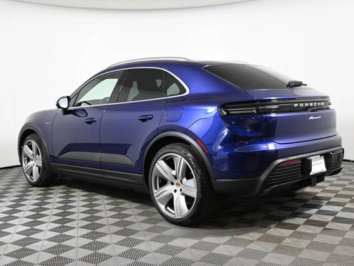 Gentian Blue Metallic 2024 Porsche Macan