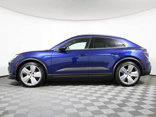 Gentian Blue Metallic 2024 Porsche Macan