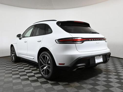 2026 Porsche Macan 