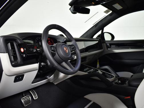 2026 Porsche Cayenne GTS