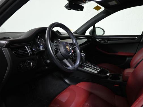 2023 Porsche Macan 