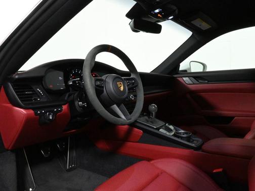 2022 Porsche 911 Carrera 4 GTS