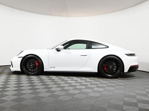 2022 Porsche 911 Carrera 4 GTS