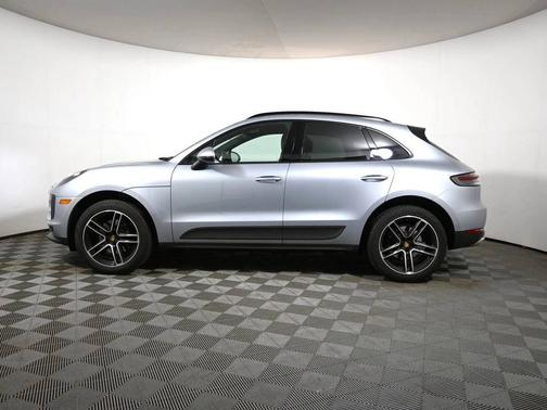 Dolomite Silver Metallic 2020 Porsche Macan
