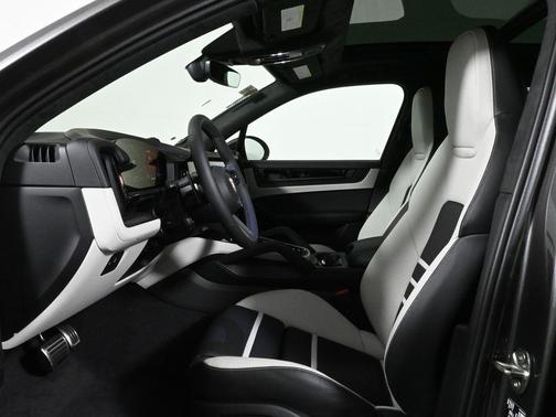 2026 Porsche Cayenne GTS