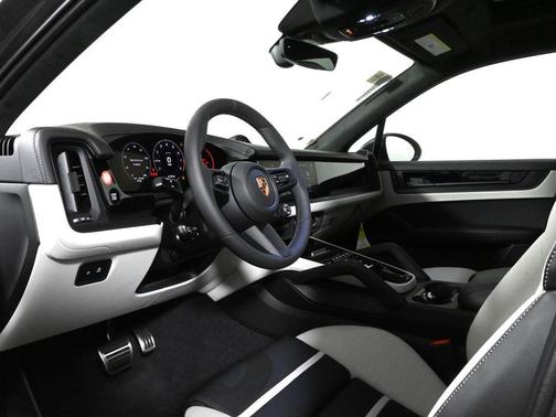 2026 Porsche Cayenne GTS