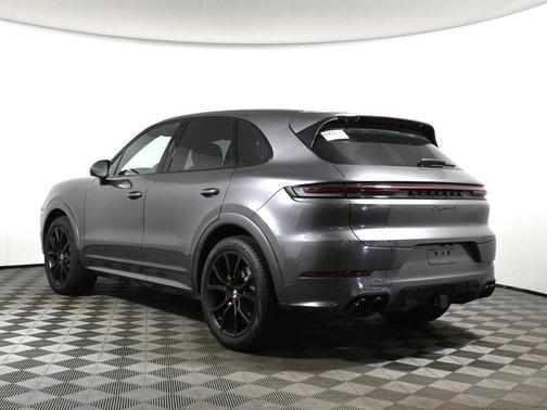 Quartzite Grey Metallic 2026 Porsche Cayenne