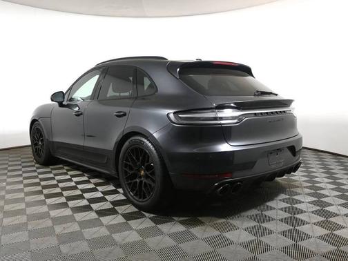 Vulcano Gray Metallic 2021 Porsche Macan