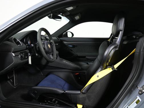 2025 Porsche 718 Cayman GT4 RS