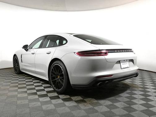 2020 Porsche Panamera 