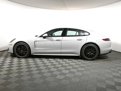 2020 Porsche Panamera 