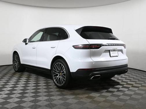 Carrara White Metallic 2023 Porsche Cayenne