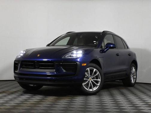 Gentian Blue Metallic 2025 Porsche Macan