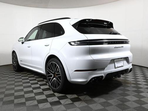 2026 Porsche Cayenne GTS
