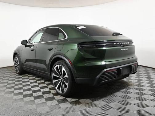 2025 Porsche Macan 