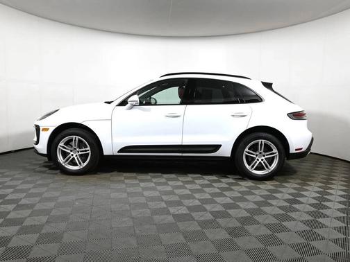 Carrara White Metallic 2026 Porsche Macan