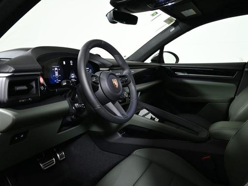2025 Porsche Macan 4S