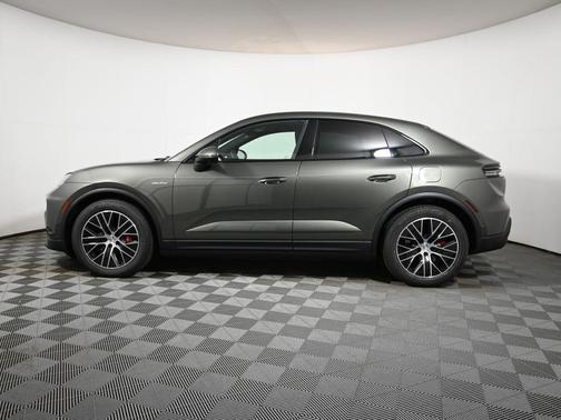 2025 Porsche Macan 4S