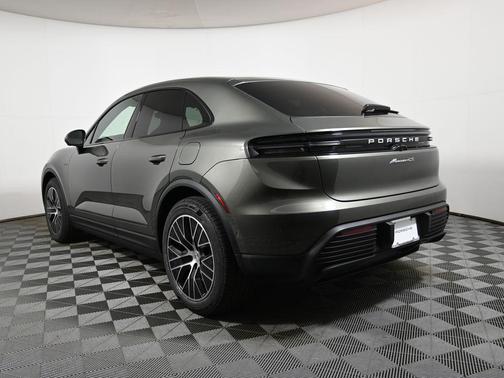 2025 Porsche Macan 4S
