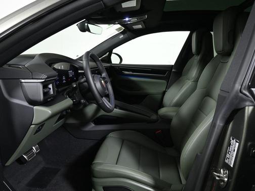 2025 Porsche Macan 4S