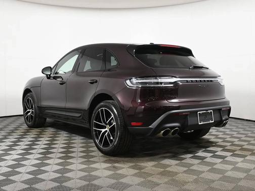 Copper Ruby Metallic 2025 Porsche Macan