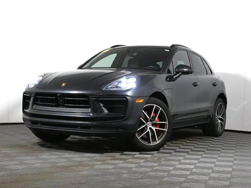 Volcano Grey Metallic 2023 Porsche Macan