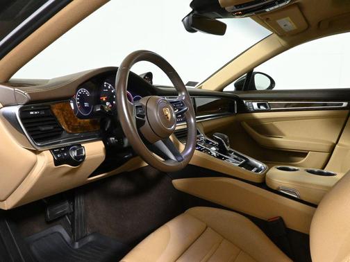 2023 Porsche Panamera 4 Platinum Edition