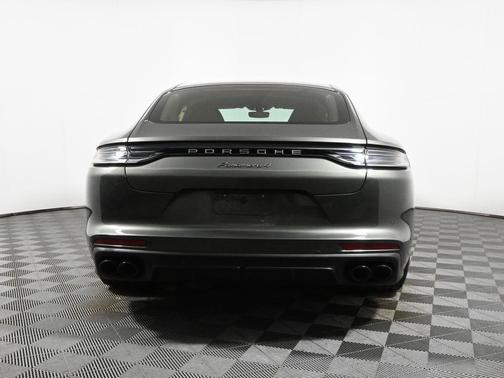 2023 Porsche Panamera 4 Platinum Edition