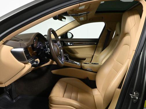 2023 Porsche Panamera 4 Platinum Edition