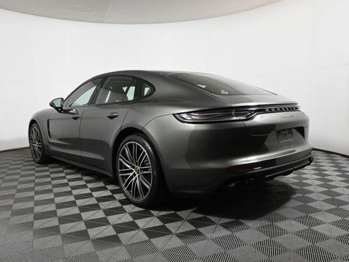 2023 Porsche Panamera 4 Platinum Edition