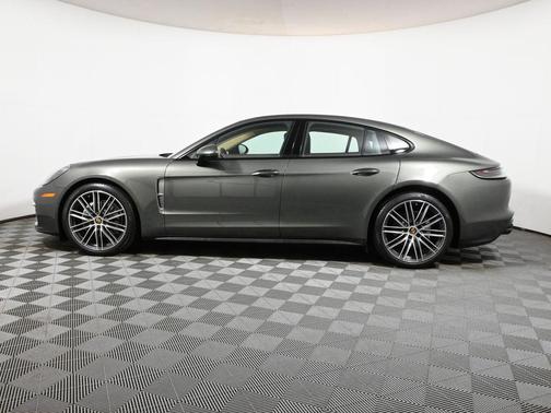 2023 Porsche Panamera 4 Platinum Edition