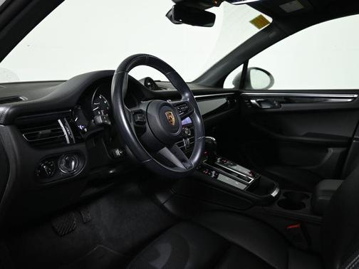 2023 Porsche Macan T