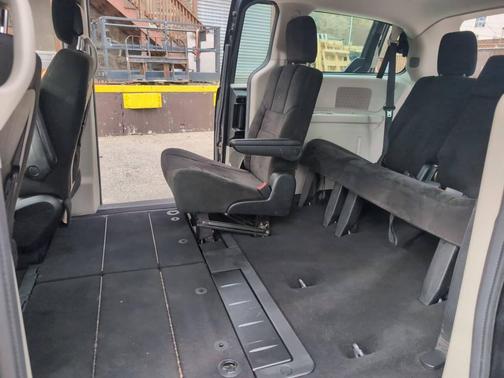 2013 Dodge Grand Caravan American Value Package 4dr Mini Van