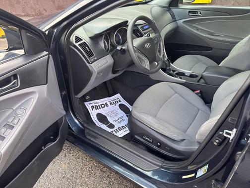 2011 Hyundai SONATA GLS