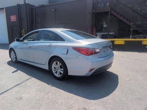 Iridescent Silver Blue Pearl 2014 Hyundai SONATA GLS