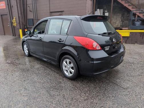 2010 Nissan Versa 1.8 SL