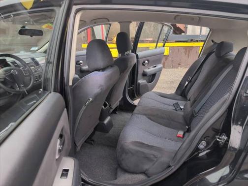 2010 Nissan Versa 1.8 SL