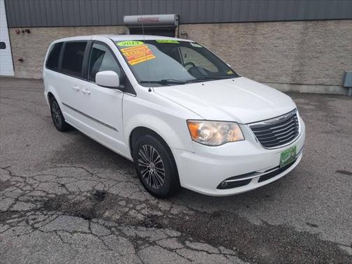 2013 Chrysler Town & Country S