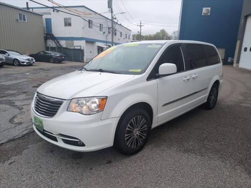 2013 Chrysler Town & Country S