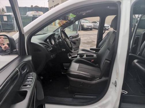 2013 Chrysler Town & Country S