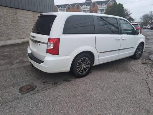 2013 Chrysler Town & Country S