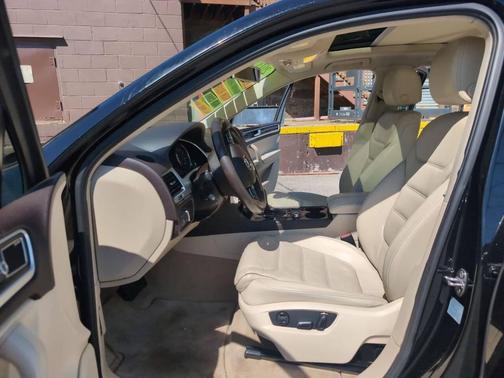 Black Uni 2013 Volkswagen Touareg VR6 Executive
