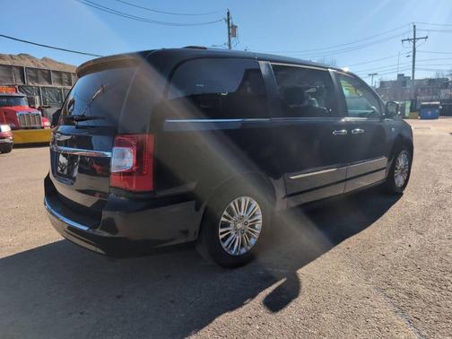2014 Chrysler Town & Country Touring-L