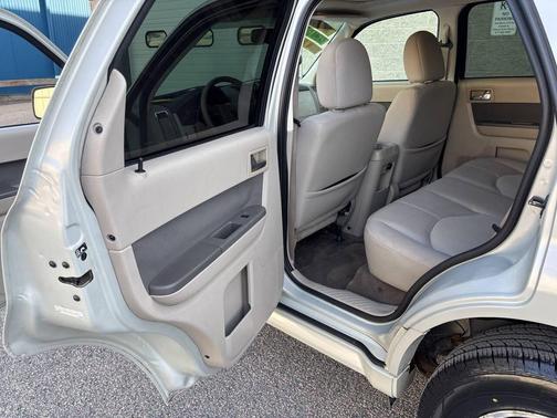 2009 Mercury Mariner V6 4dr SUV