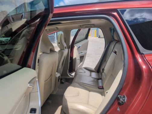Maple Red Metallic 2010 Volvo XC60 3.2