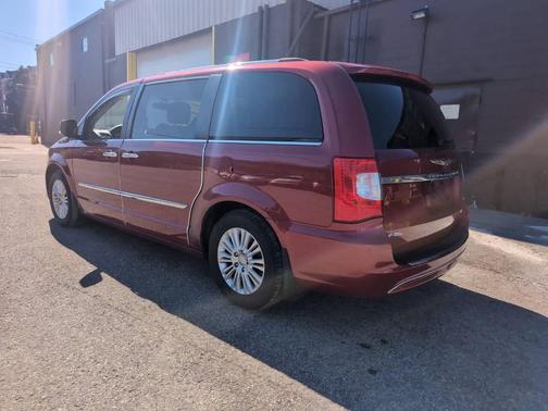 2012 Chrysler Town & Country Limited