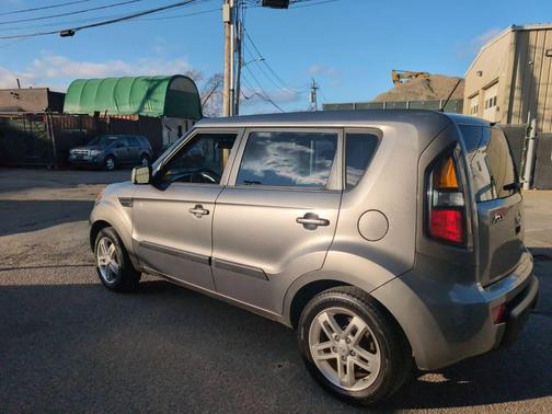 2011 Kia Soul +