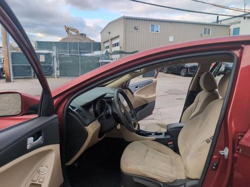 2012 Hyundai SONATA GLS