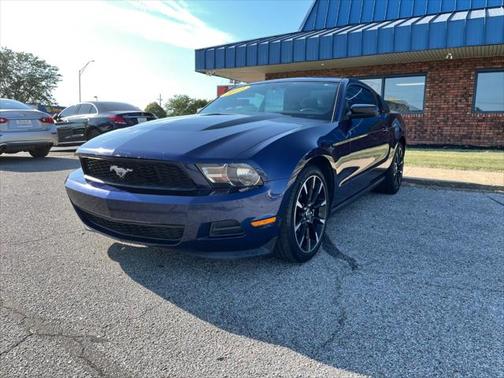 Photo 2 of 16 of 2012 Ford Mustang V6 Premium